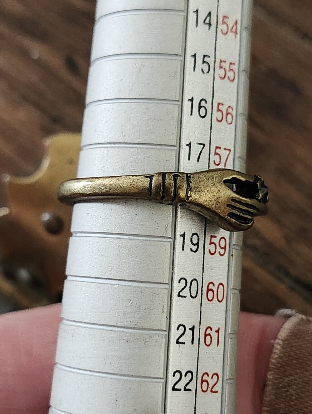 Vintage Brass Toned Clasped Hand Fede Ring With Dark Stone Accent - Picture 11 of 15